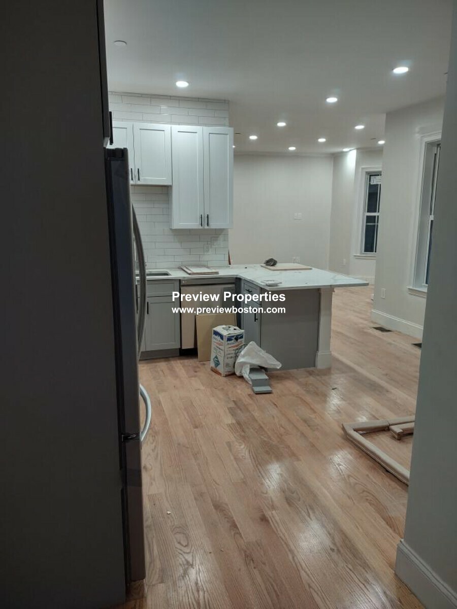 4 bed, 4+ bath apartment for rent at 226 Saratoga St Unit 1, East Boston — photo 11 of 12