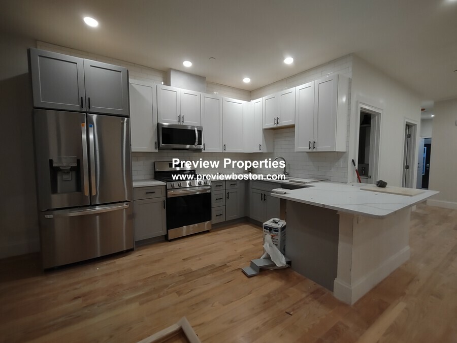 4 bed, 4+ bath apartment for rent at 226 Saratoga St Unit 1, East Boston — photo 10 of 12