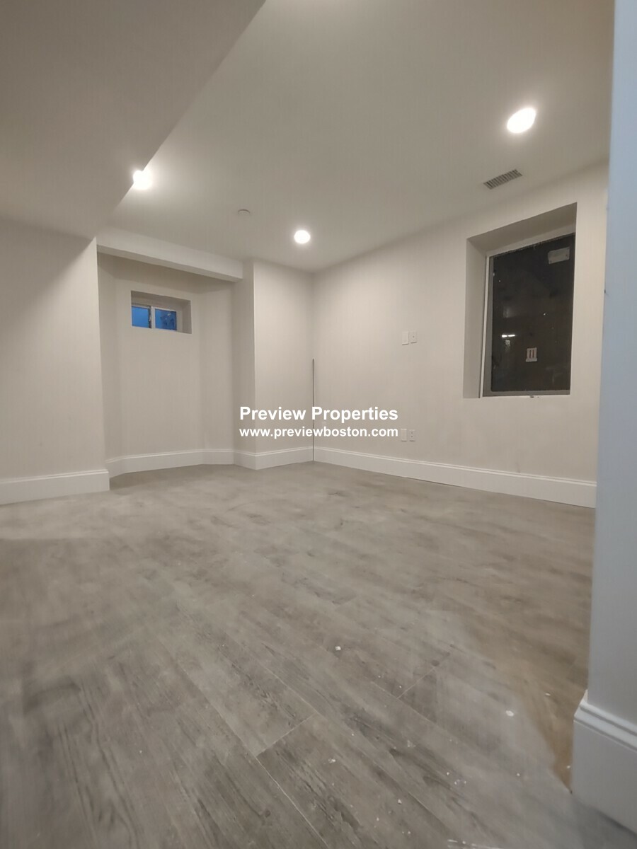4 bed, 4+ bath apartment for rent at 226 Saratoga St Unit 1, East Boston — photo 3 of 12