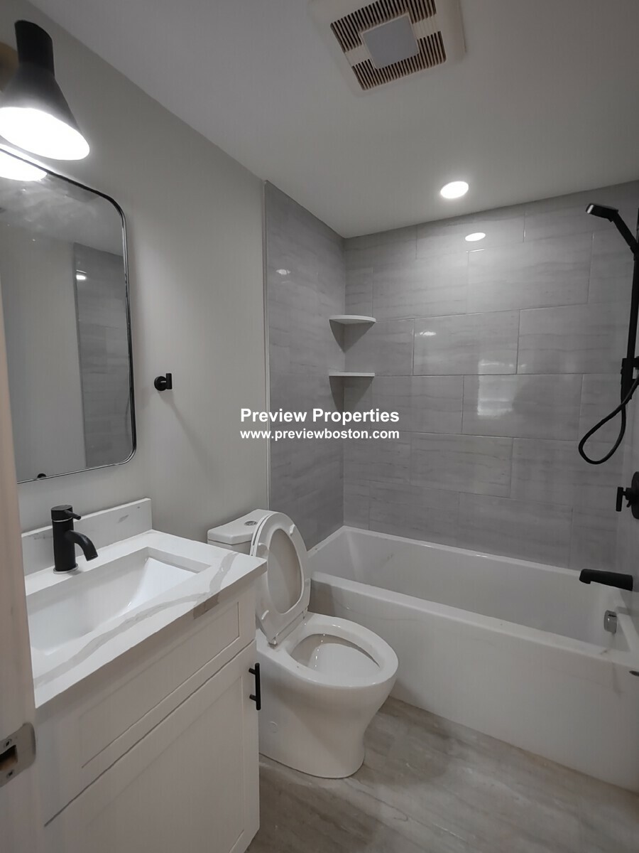 2 bed, 2 bath apartment for rent at 226 Saratoga St Unit 3, East Boston — photo 9 of 11