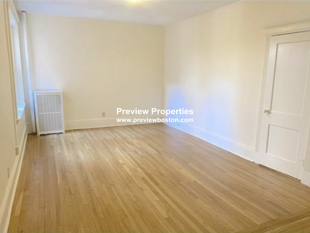 75 Longwood Ave, Longwood