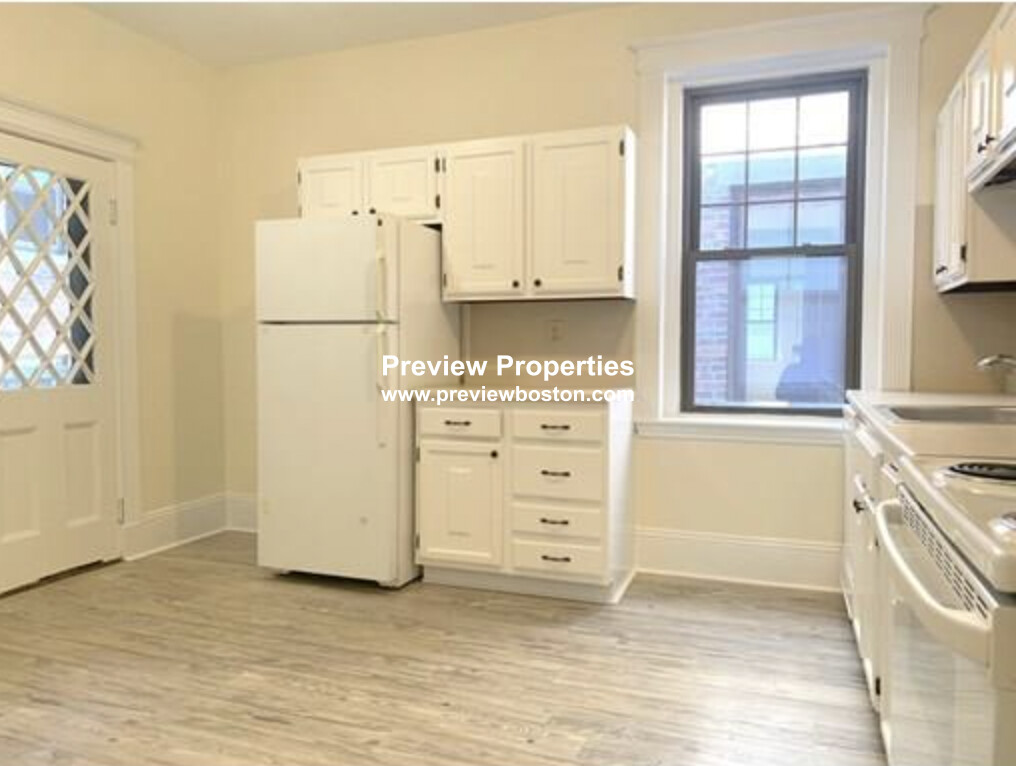 75 Longwood Ave, Longwood