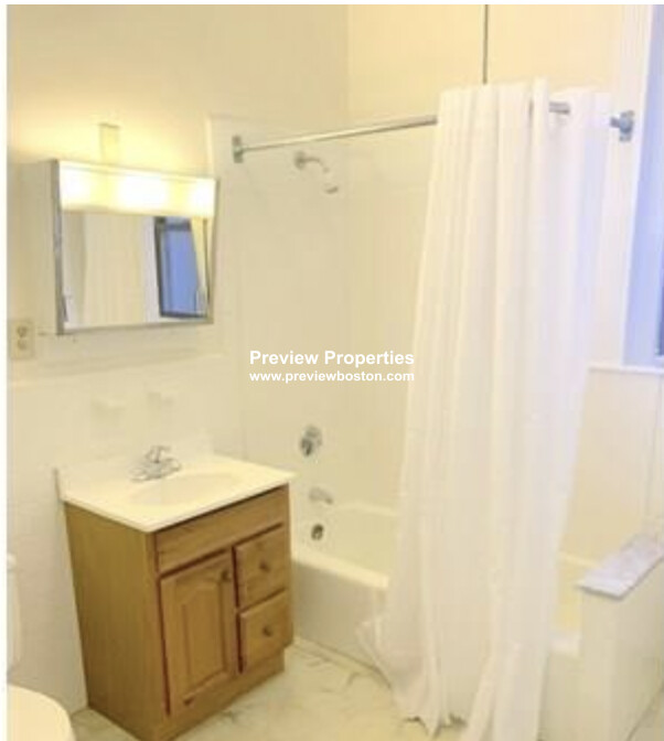 75 Longwood Ave, Longwood