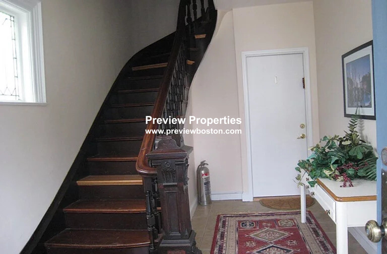 49 Pearl St, Newton