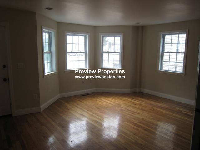 59 Day St, Jamaica Plain