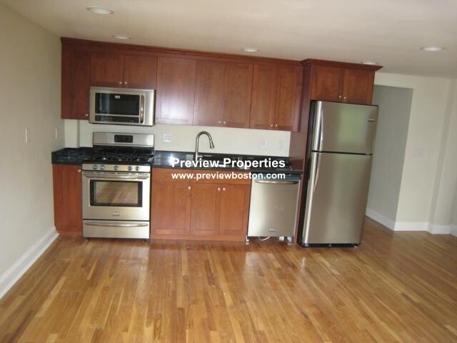 59 Day St, Jamaica Plain