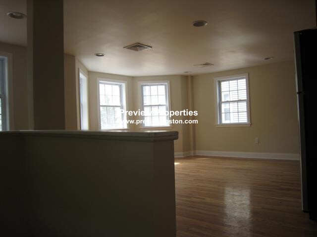 57 Day St, Jamaica Plain