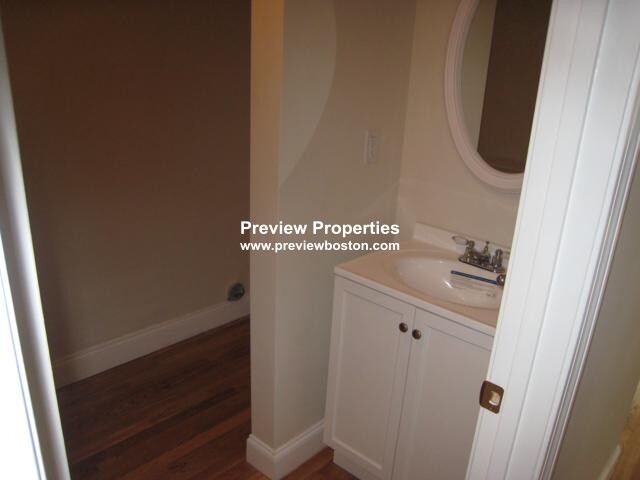 57 Day St, Jamaica Plain