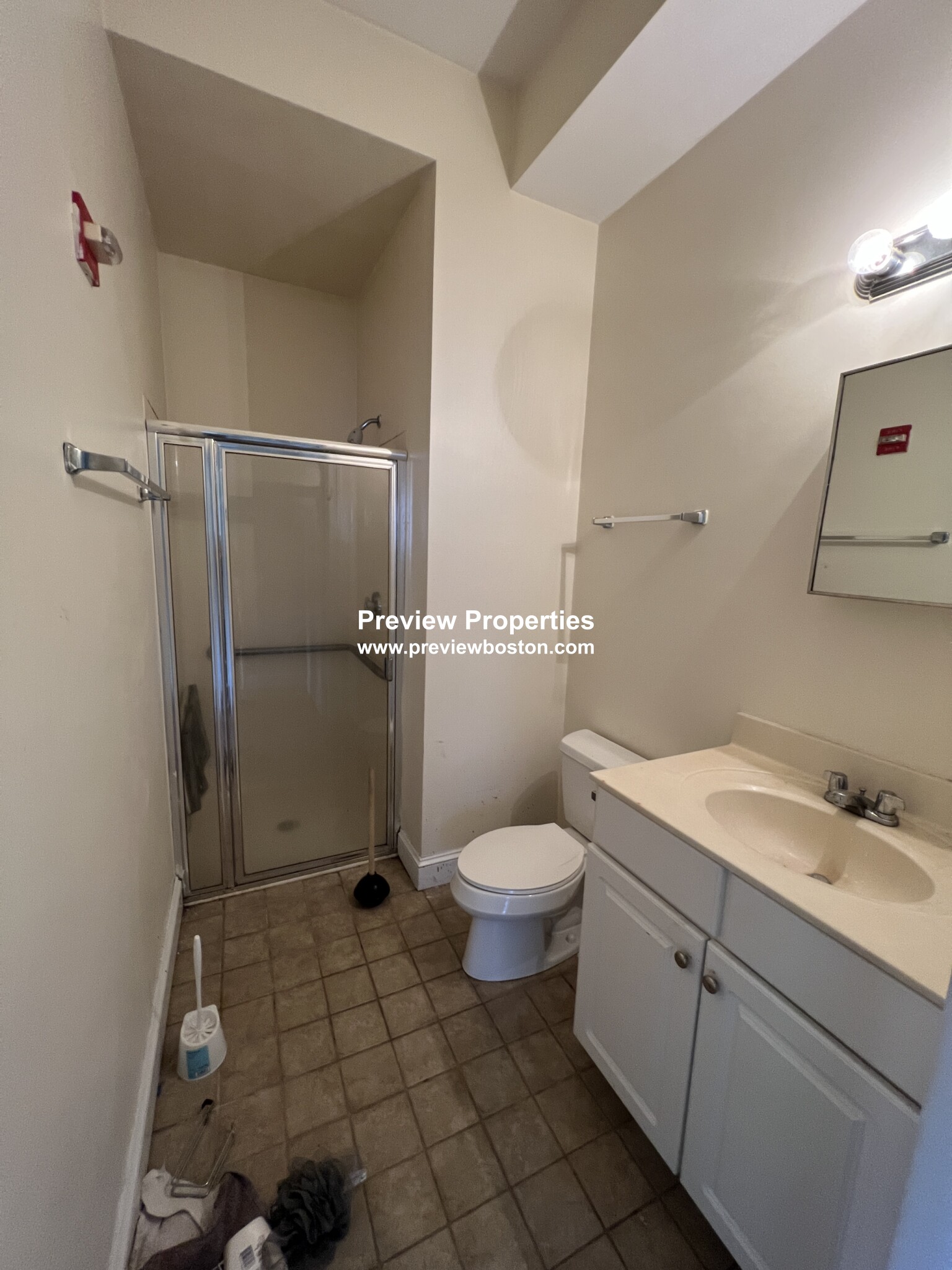 9 Gardner Ter, Allston