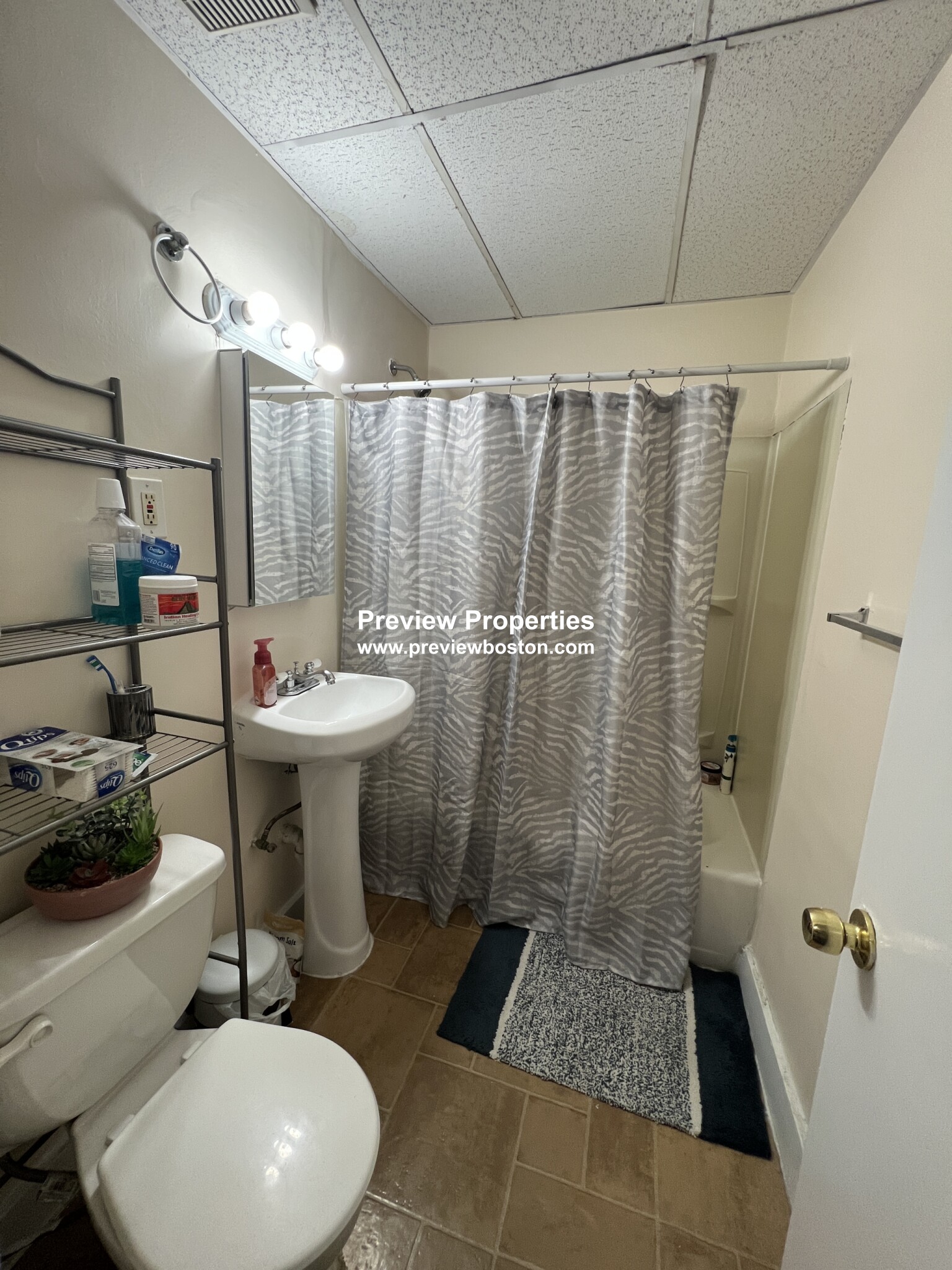 886 Huntington Ave, Jamaica Plain