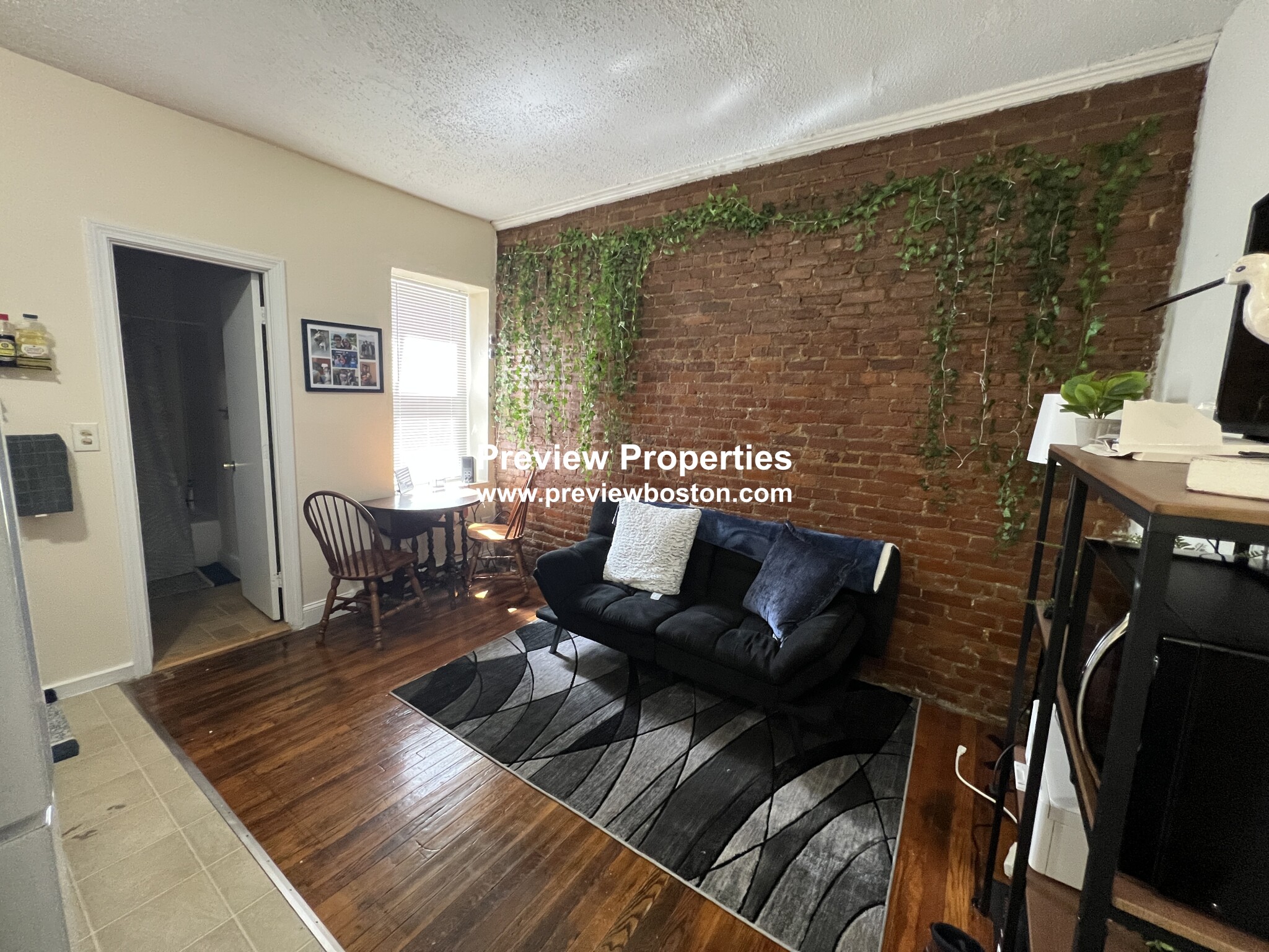 886 Huntington Ave, Jamaica Plain