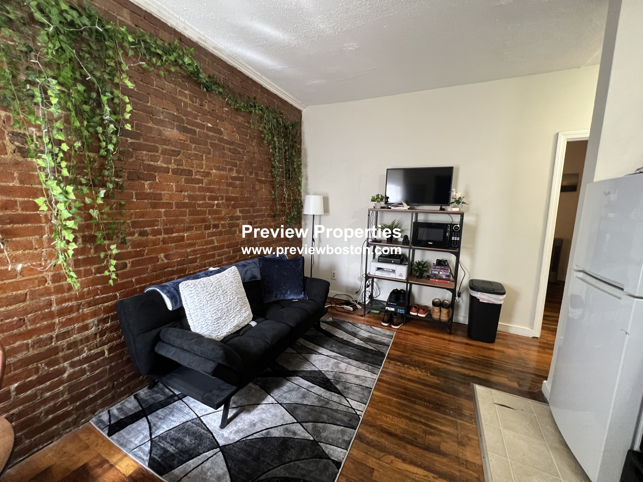 886 Huntington Ave, Jamaica Plain