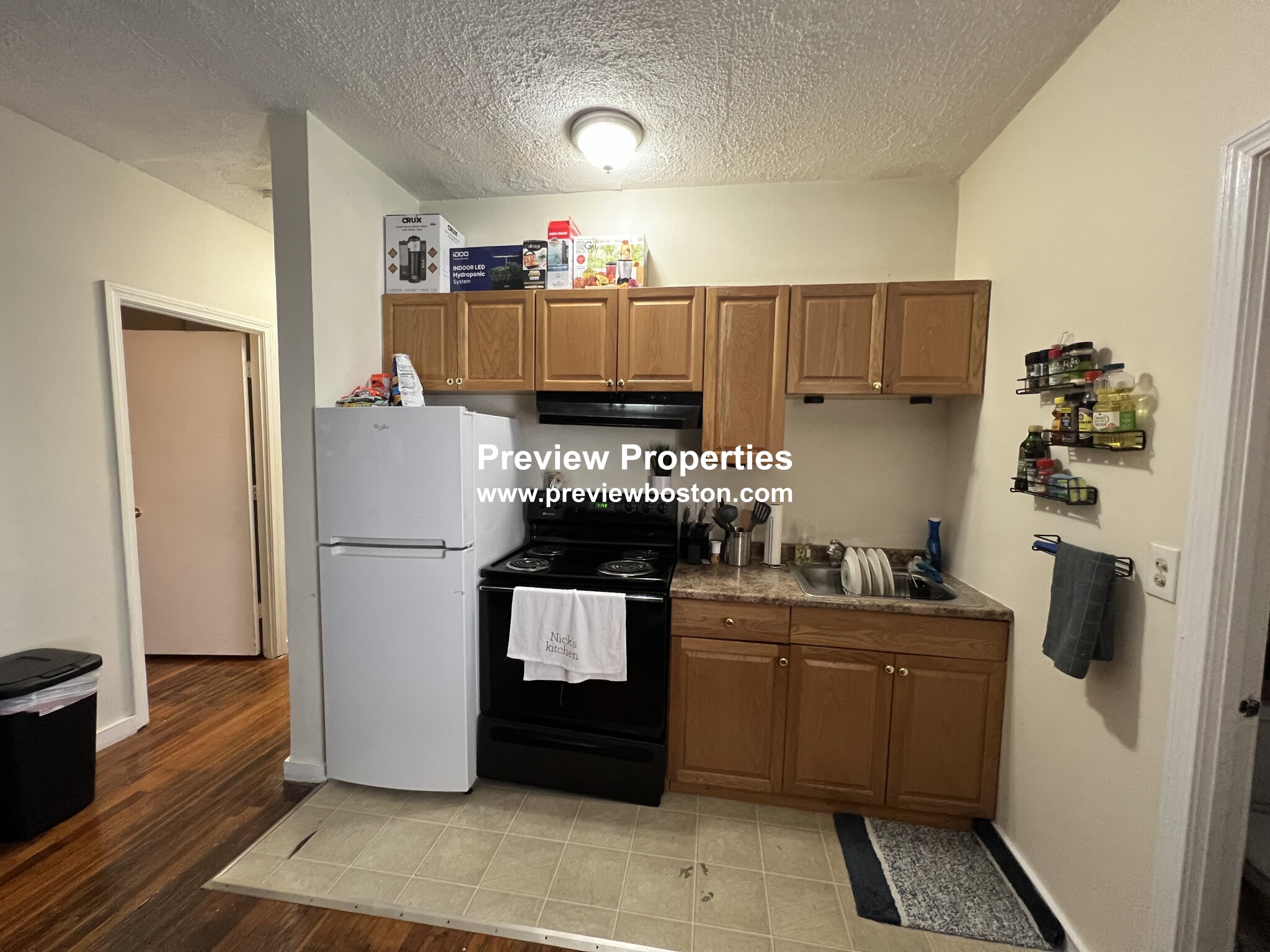 886 Huntington Ave, Jamaica Plain