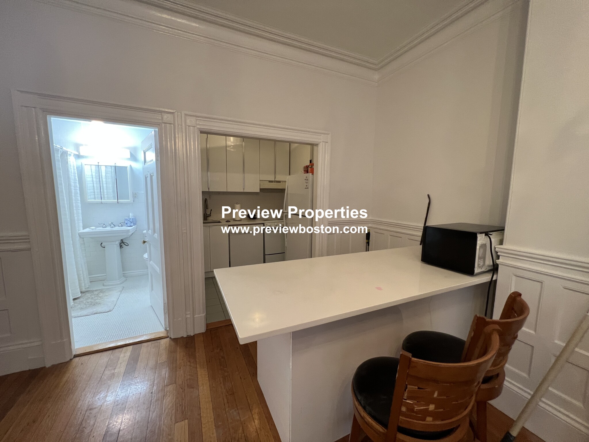 869 Beacon St, Fenway