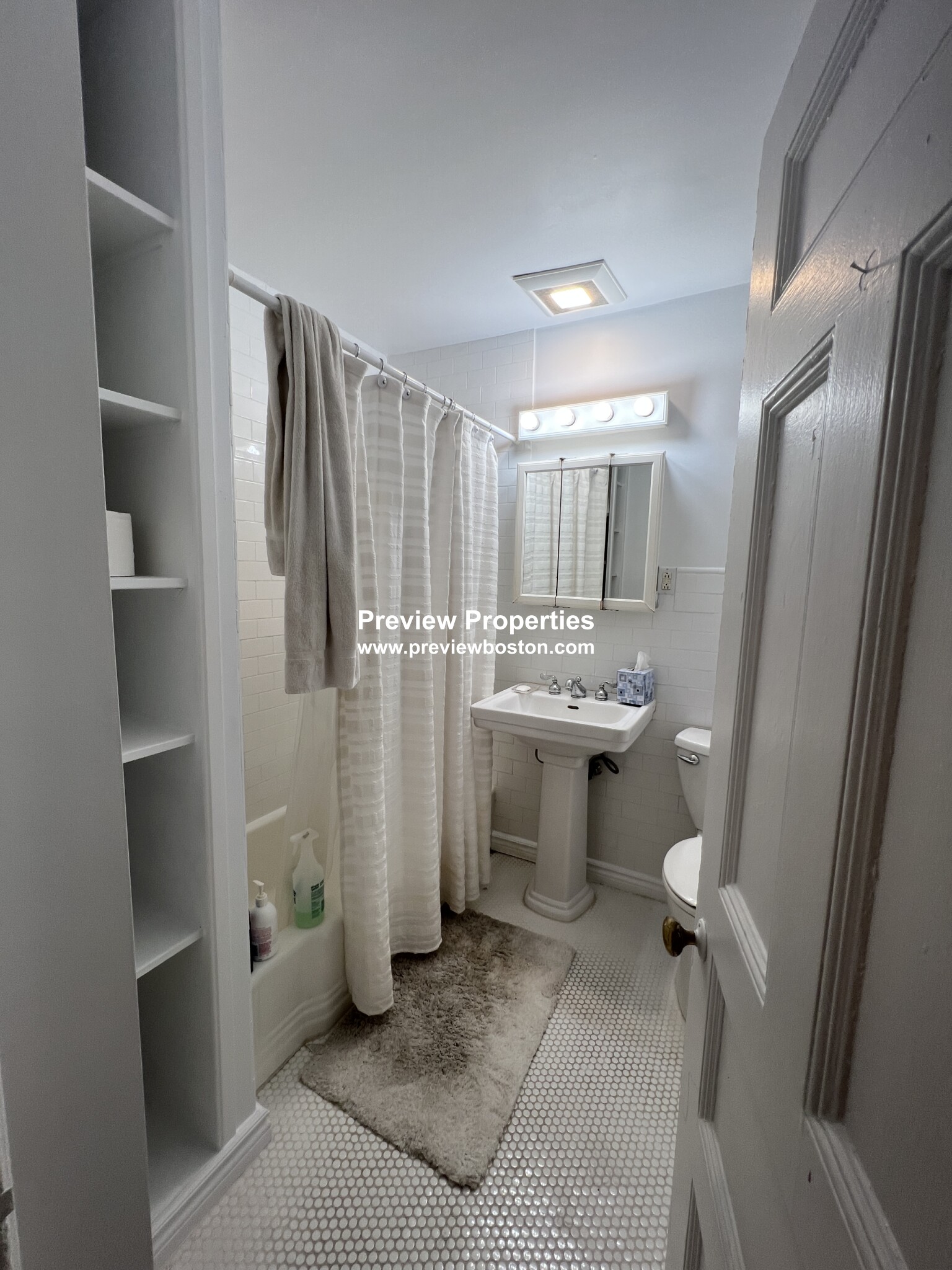 869 Beacon St, Fenway