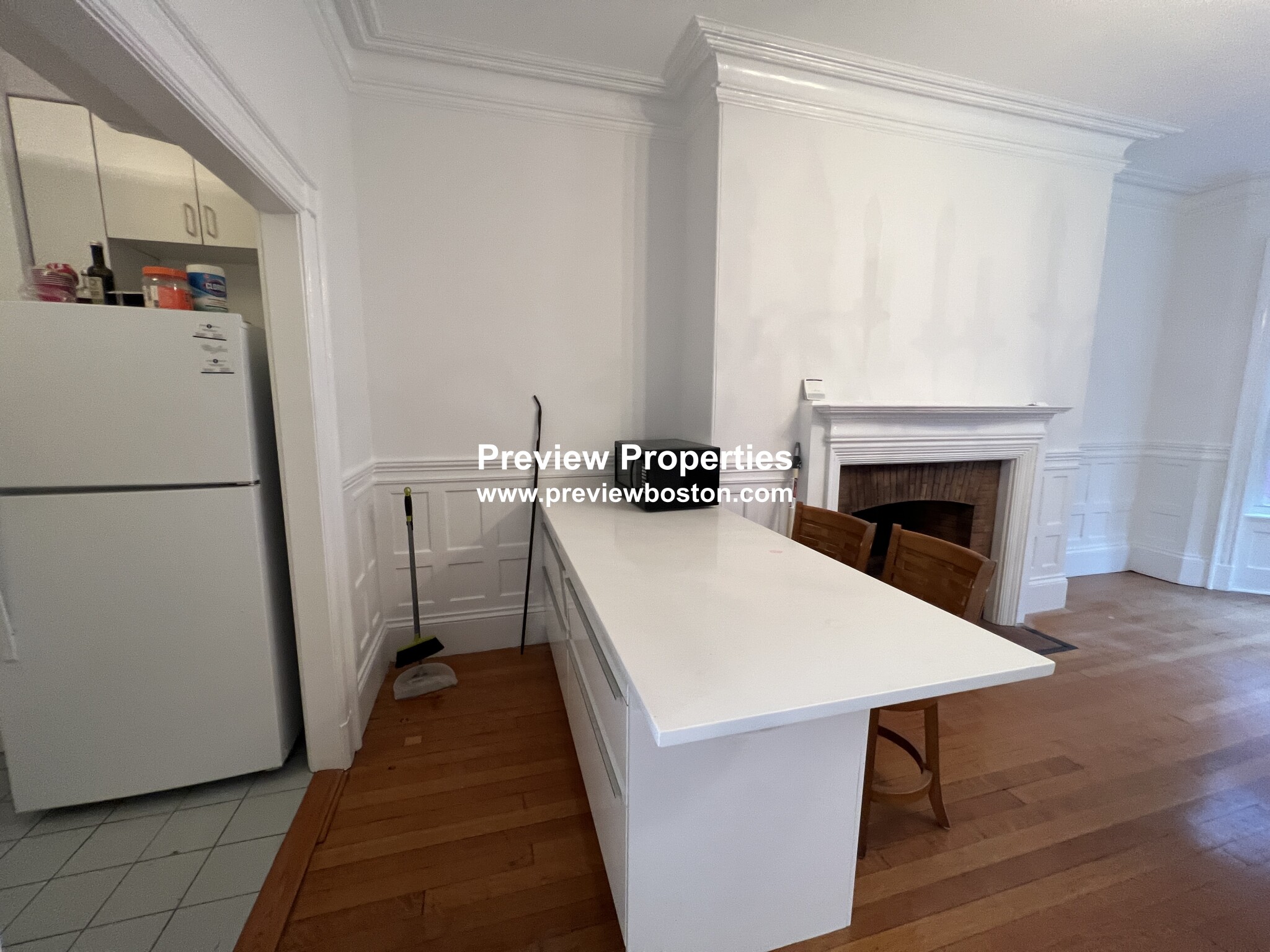 869 Beacon St, Fenway