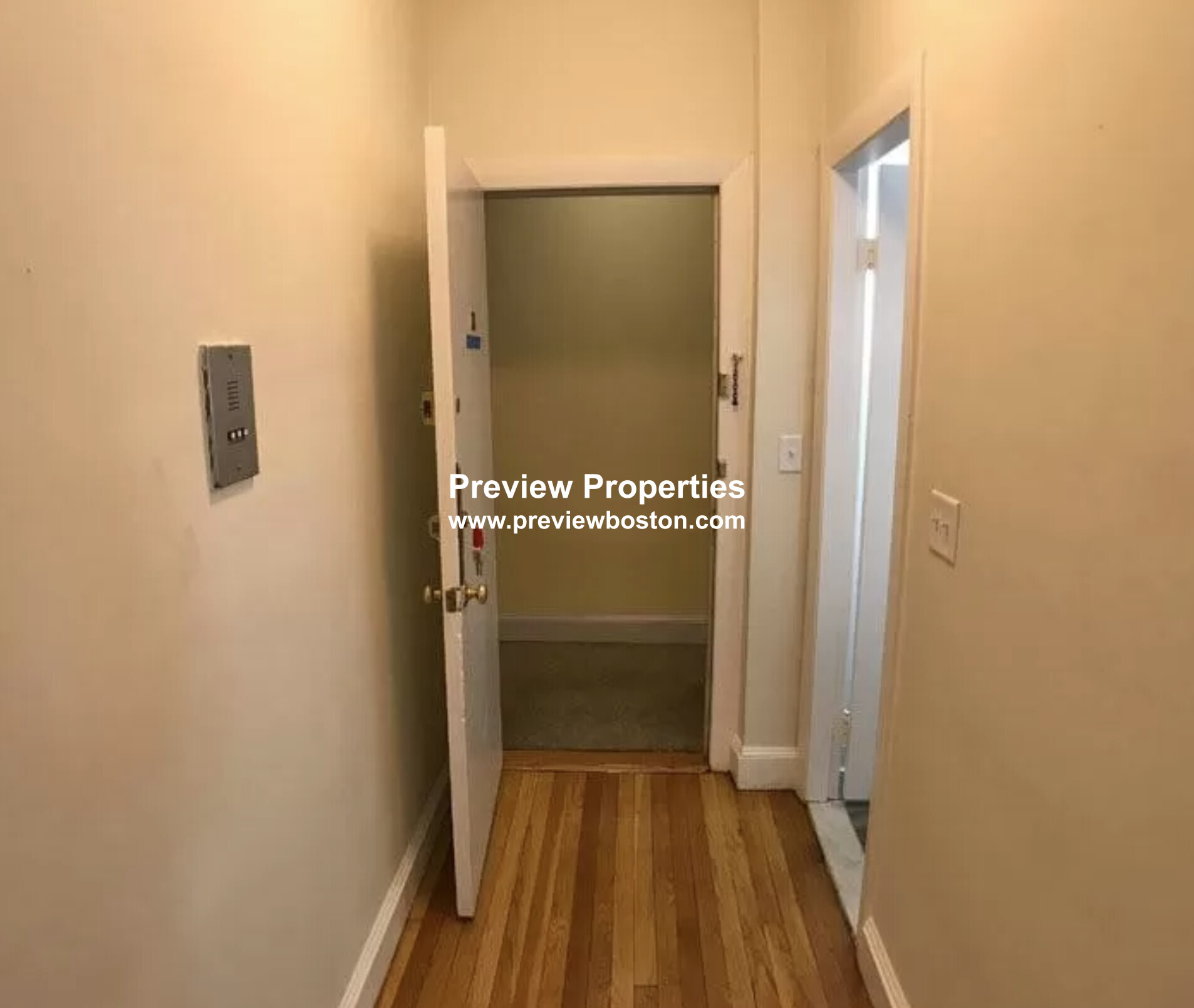 33 Lancaster Ter, Brookline Hills