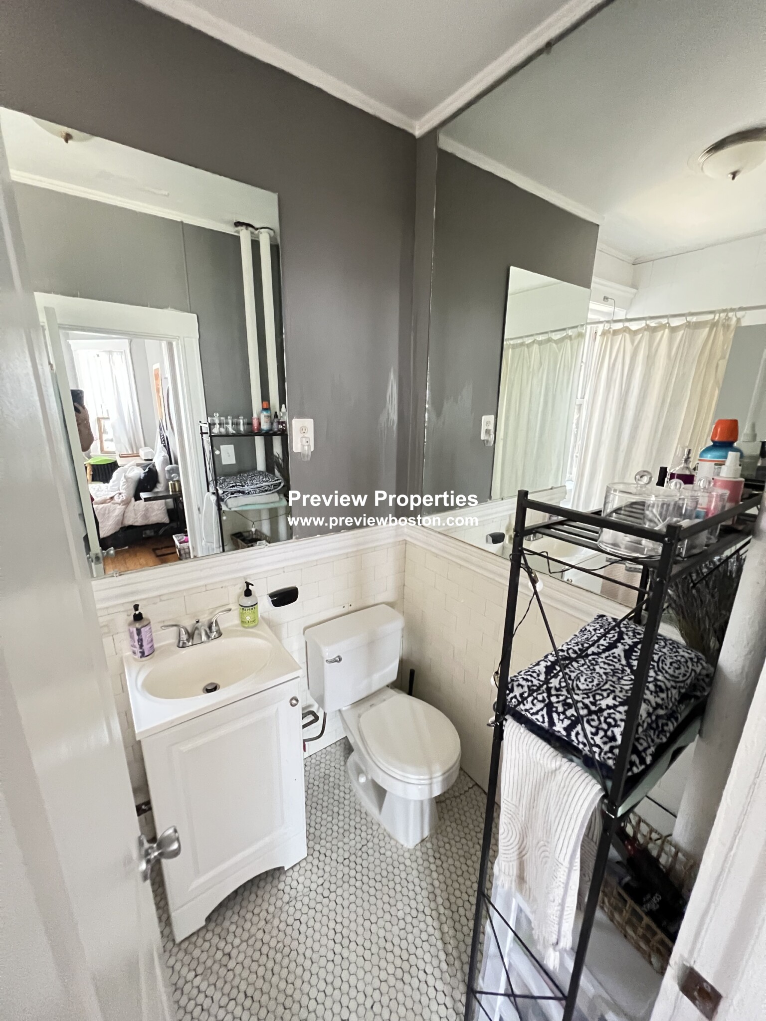 1572 Commonwealth Ave, Brighton