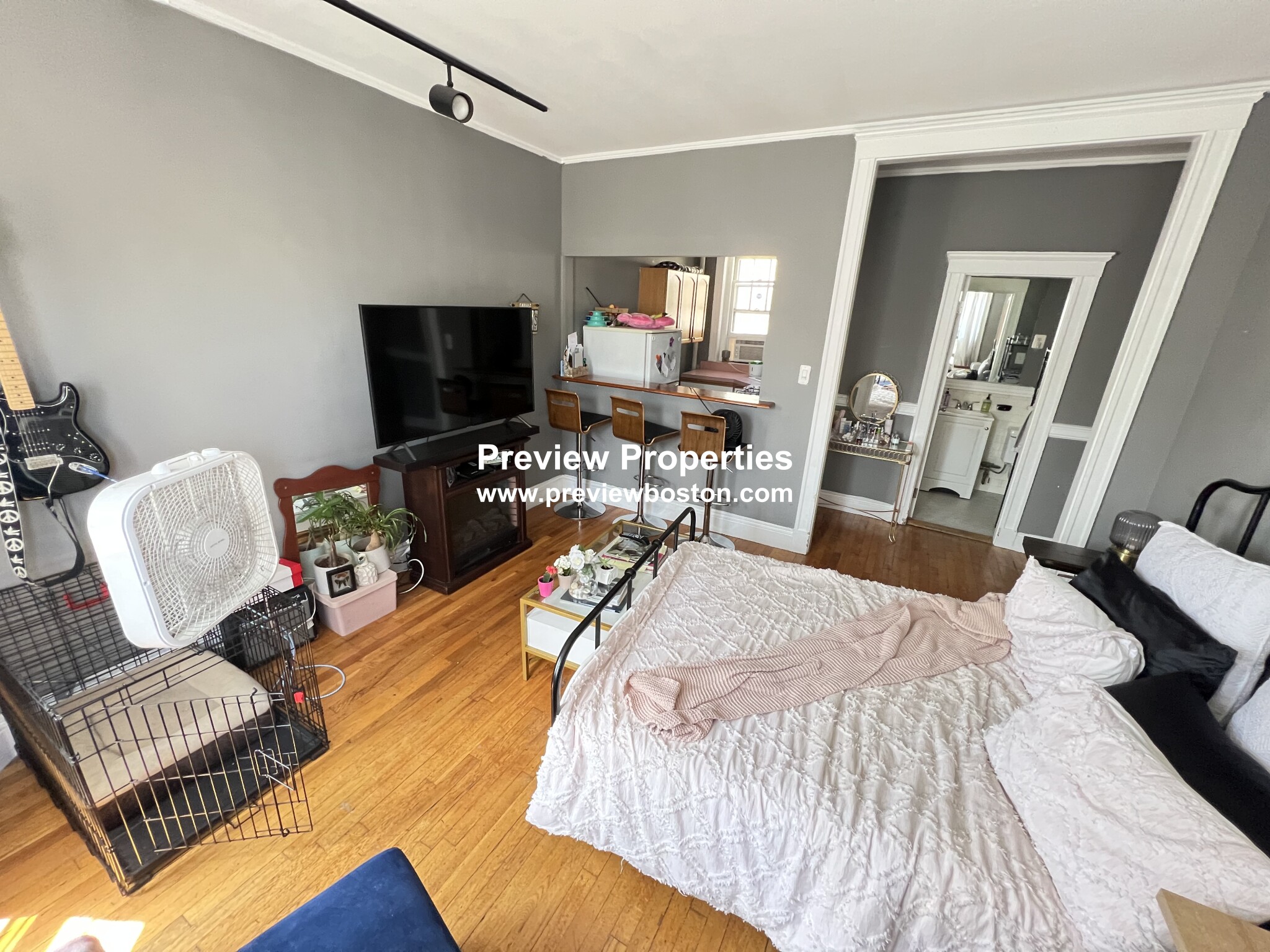 1572 Commonwealth Ave, Brighton