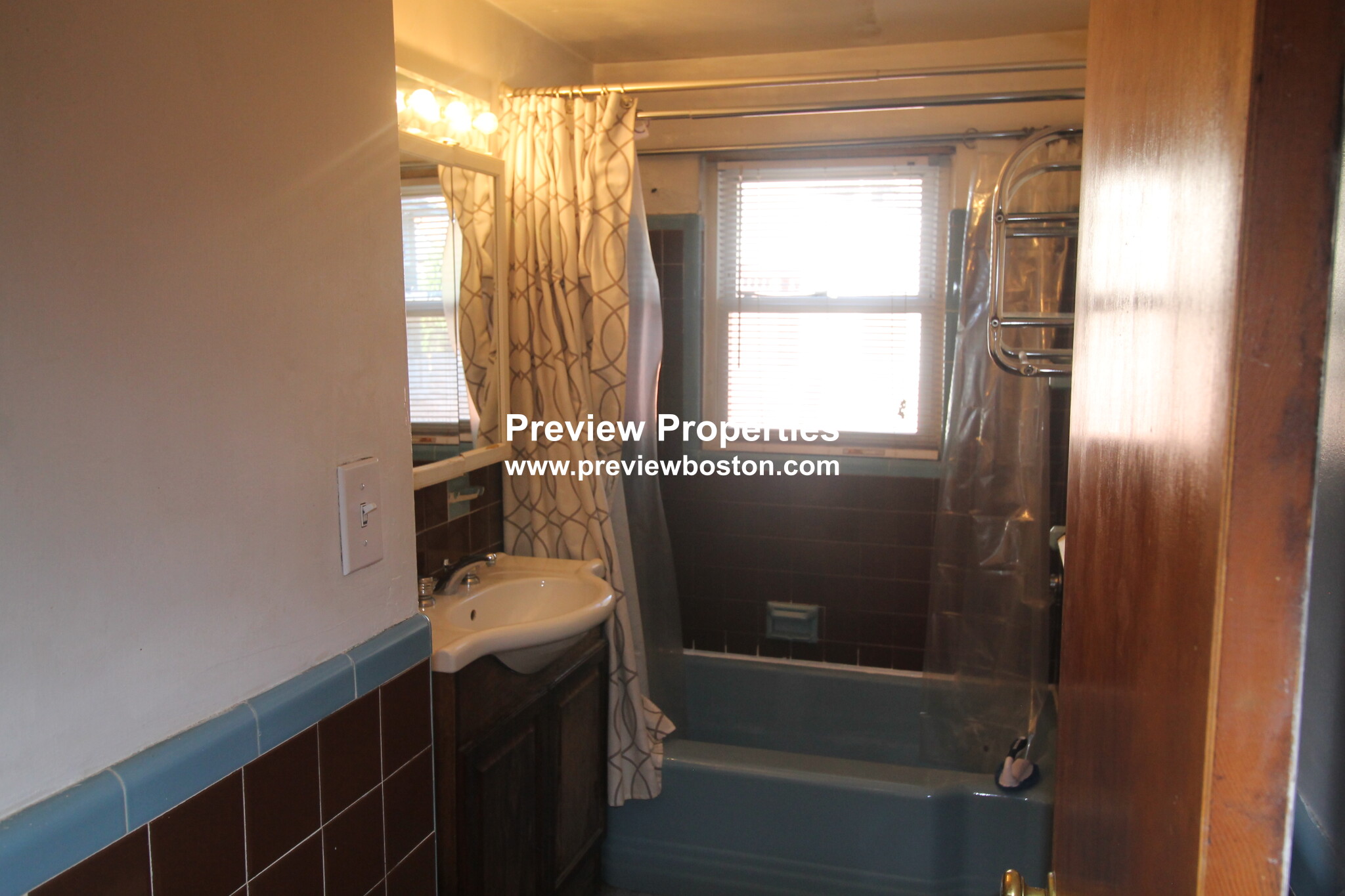 14 Caltha Rd, Chestnut Hill