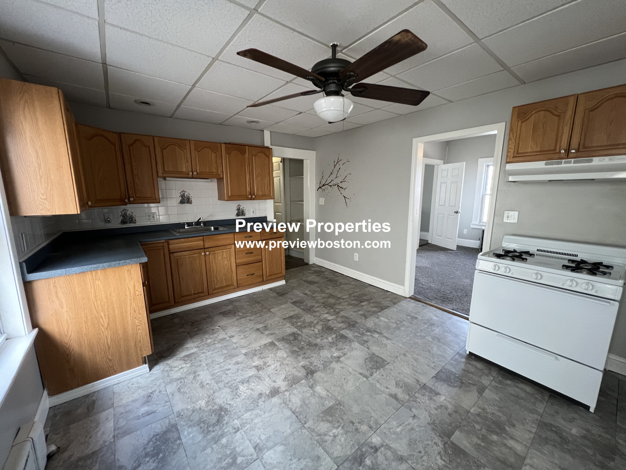 696 Broadway, Everett, MA - 2,500 USD/ month