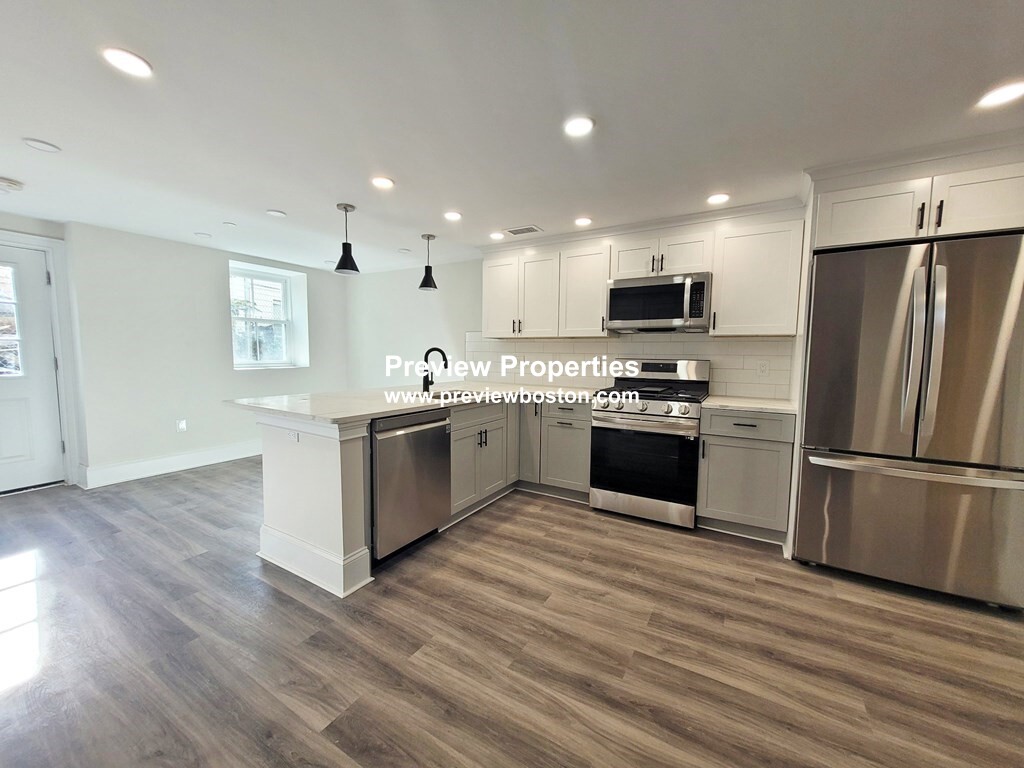 81 White St, East Boston