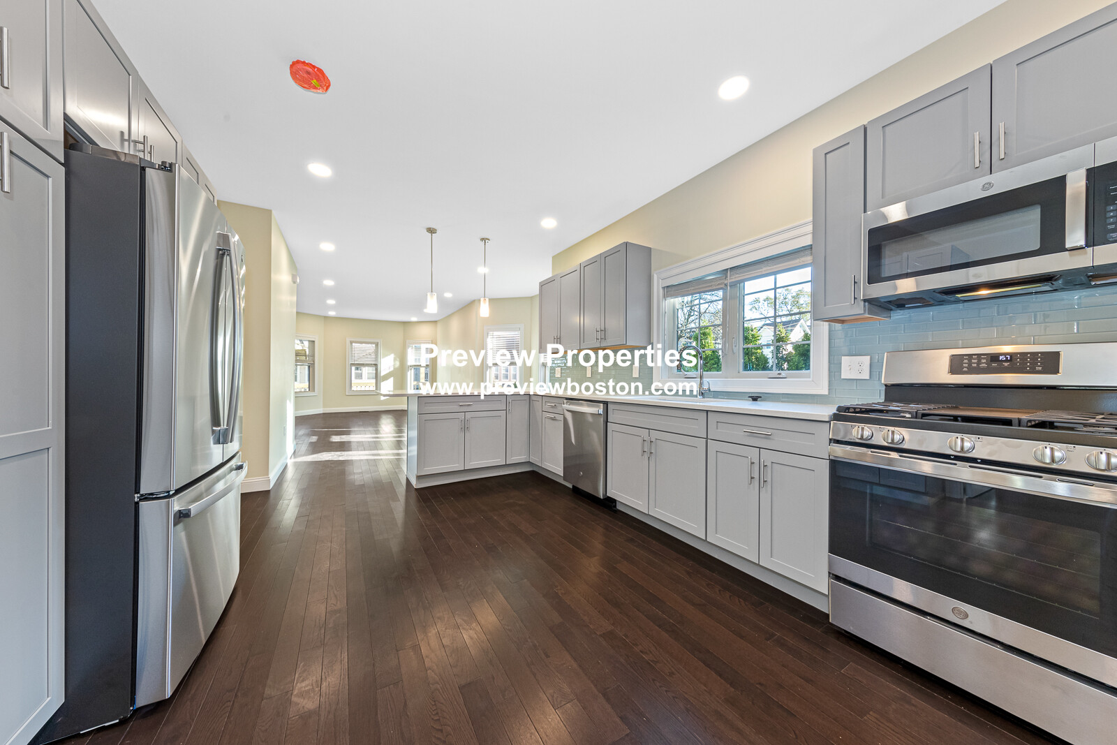 62 Bradbury Ave, Medford