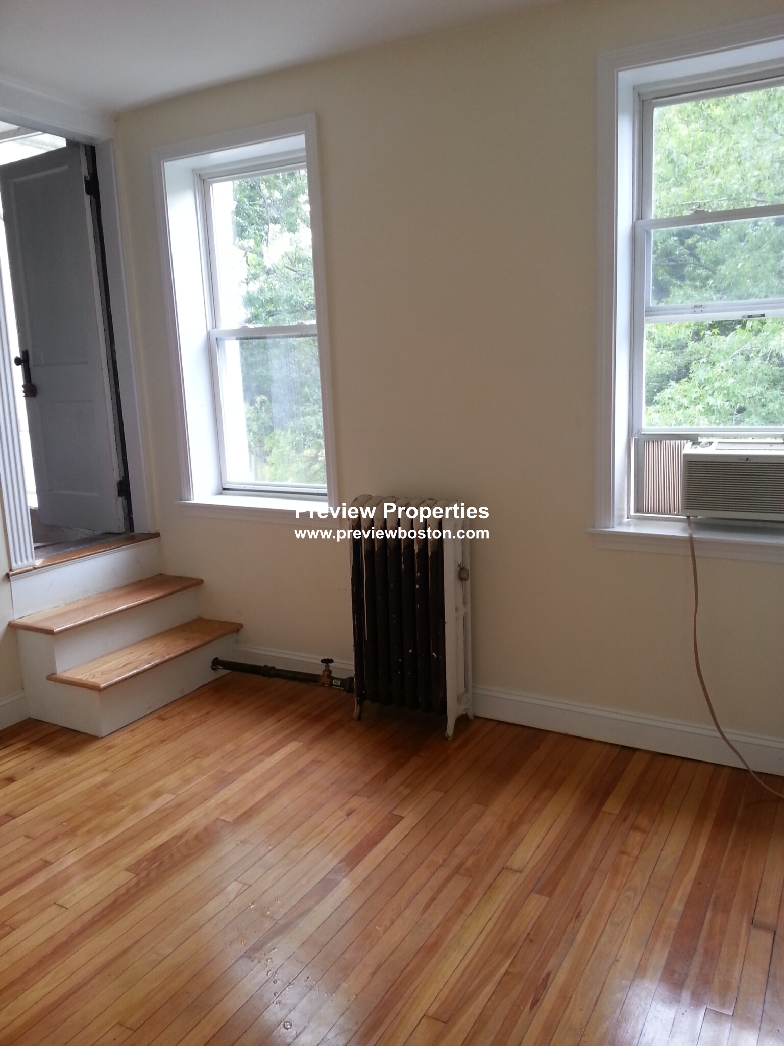 324 Saint Paul St, Longwood