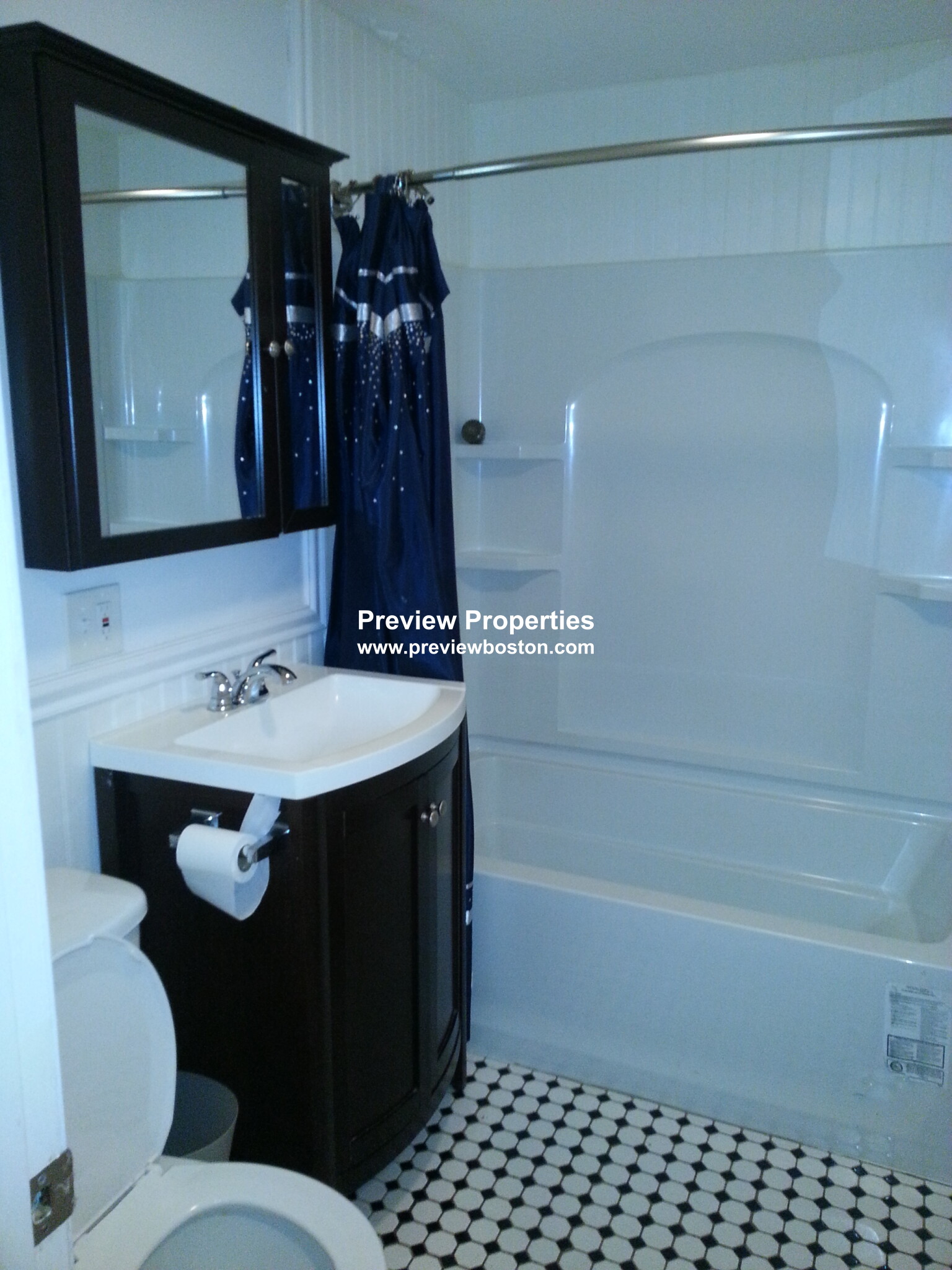 324 Saint Paul St, Longwood