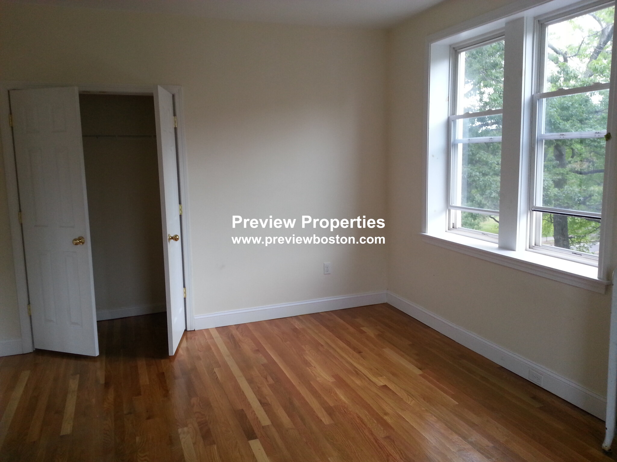 324 Saint Paul St, Longwood