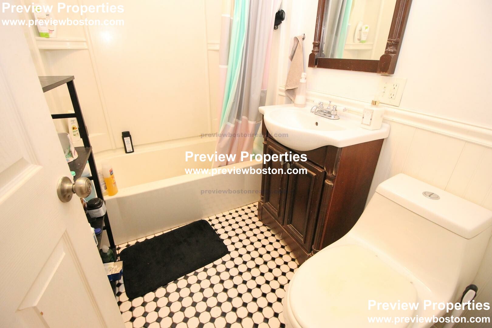 324 Saint Paul St, Longwood