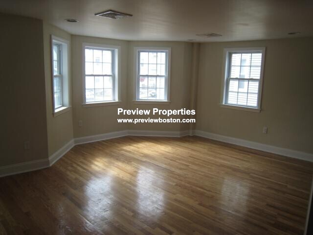 57 Day St, Jamaica Plain