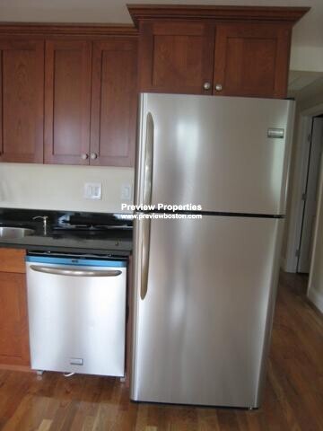 57 Day St, Jamaica Plain