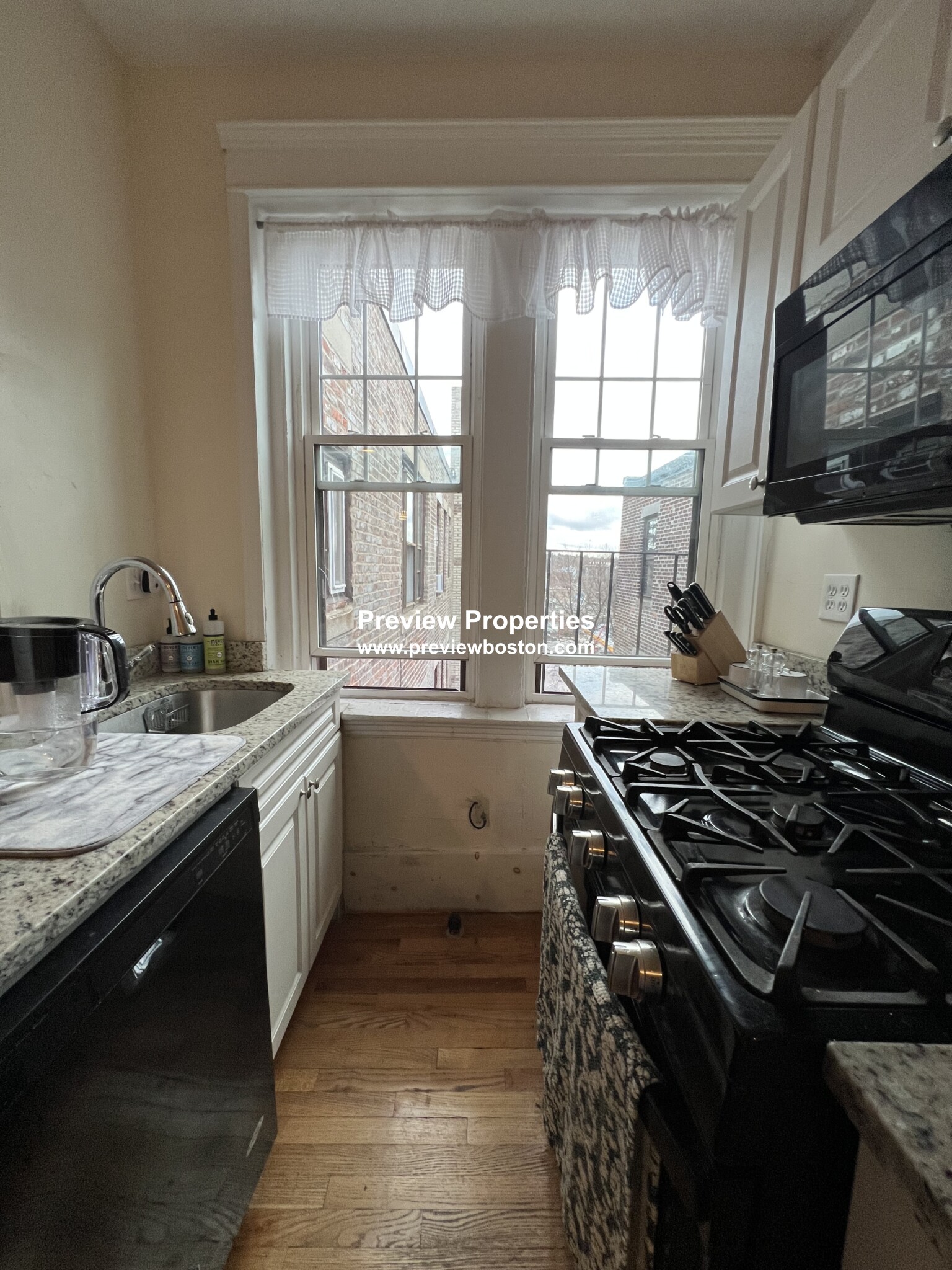 1872 Commonwealth Ave, Washington Square