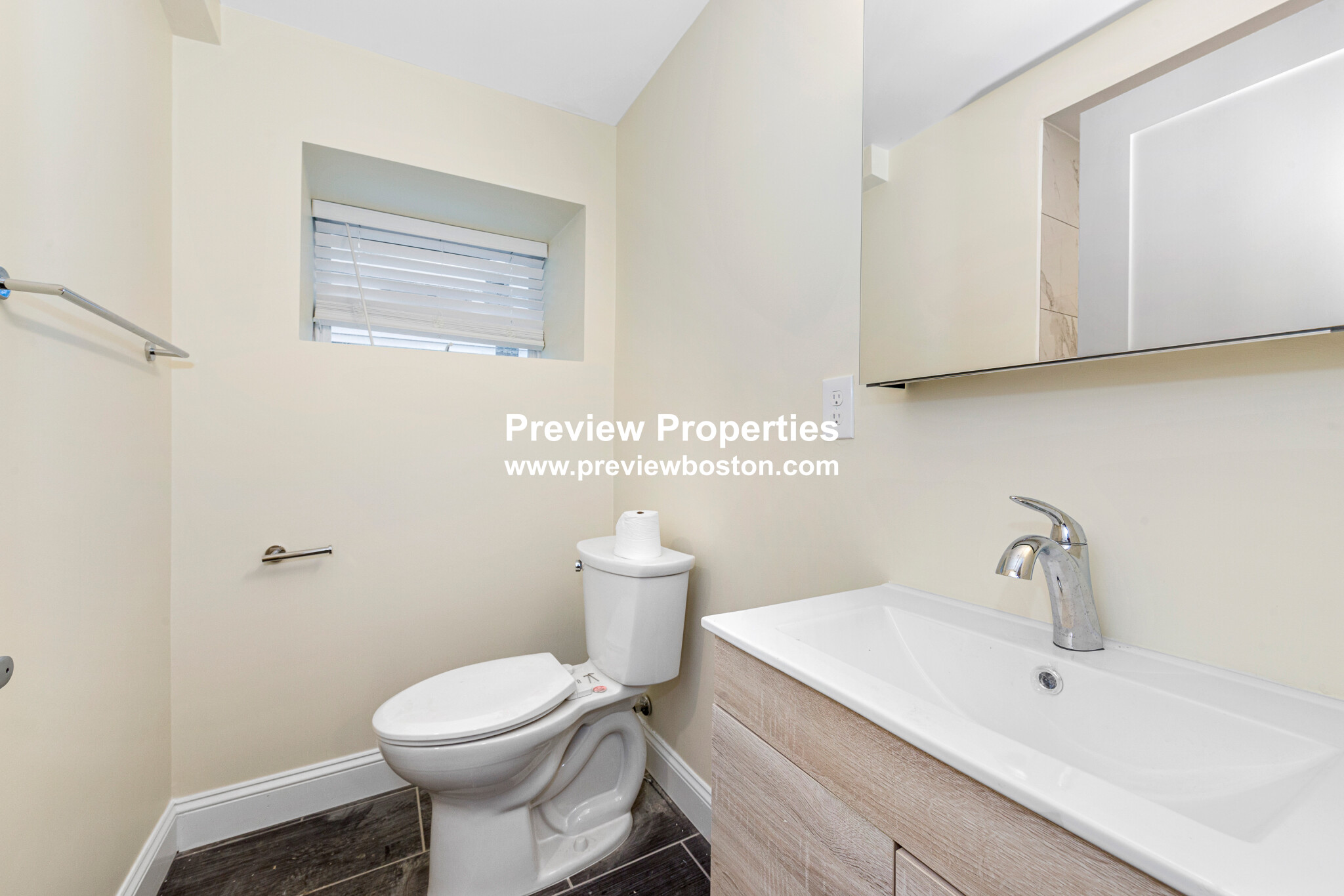 72 Stanley Ave, Medford