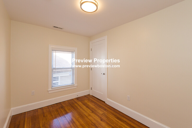 11 Rock Valley Ave, Everett