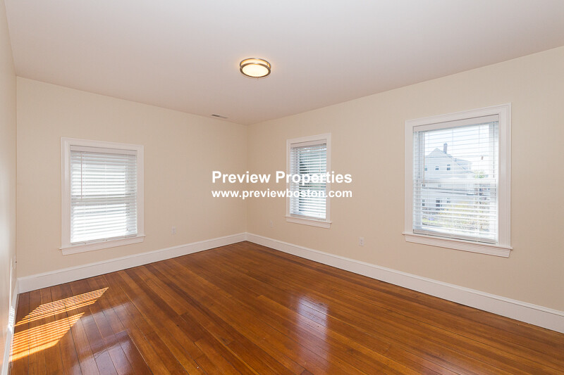 11 Rock Valley Ave, Everett