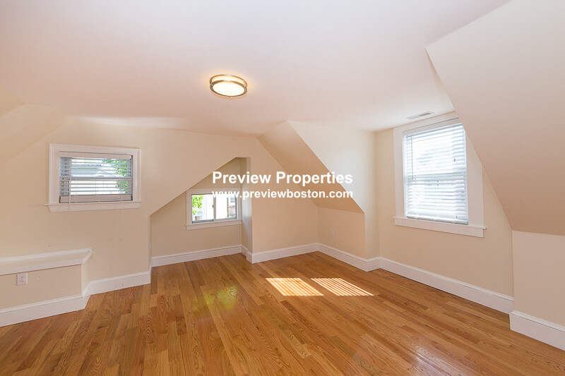 11 Rock Valley Ave, Everett