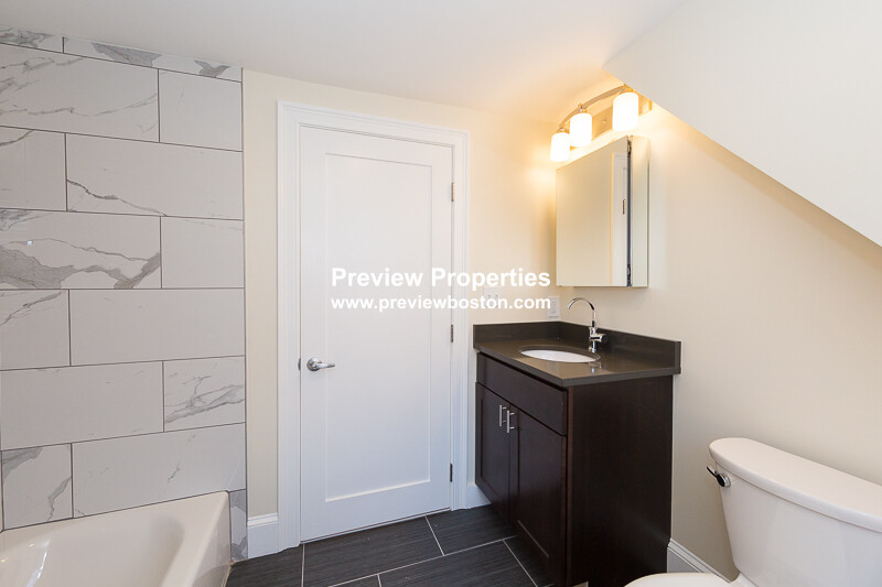 11 Rock Valley Ave, Everett