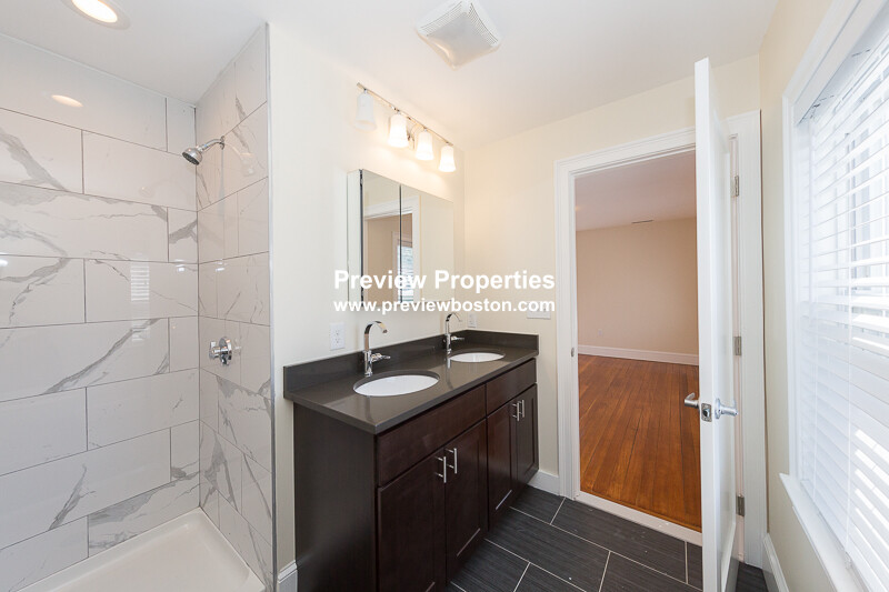 11 Rock Valley Ave, Everett