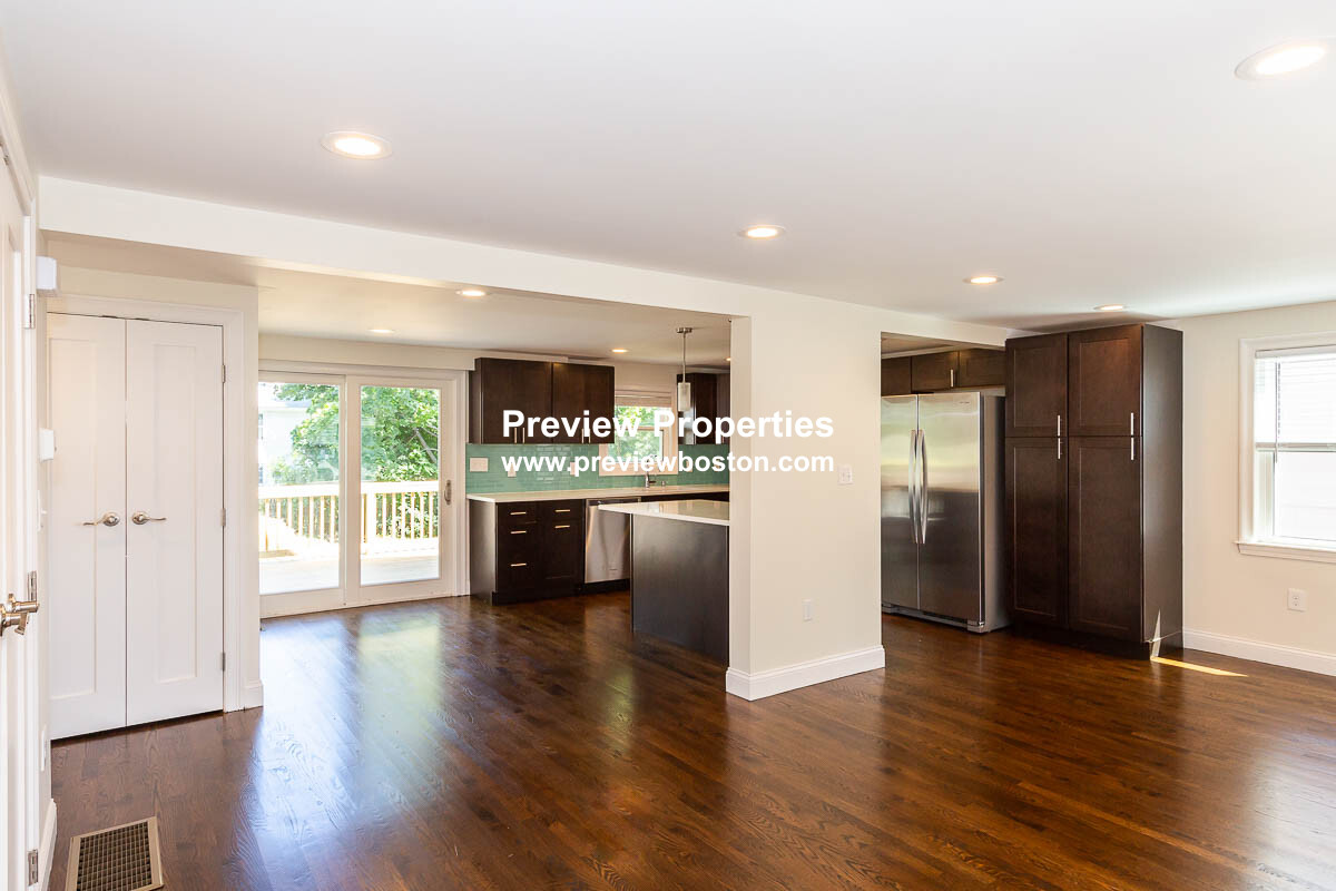 77 Rock Glen Rd, Medford