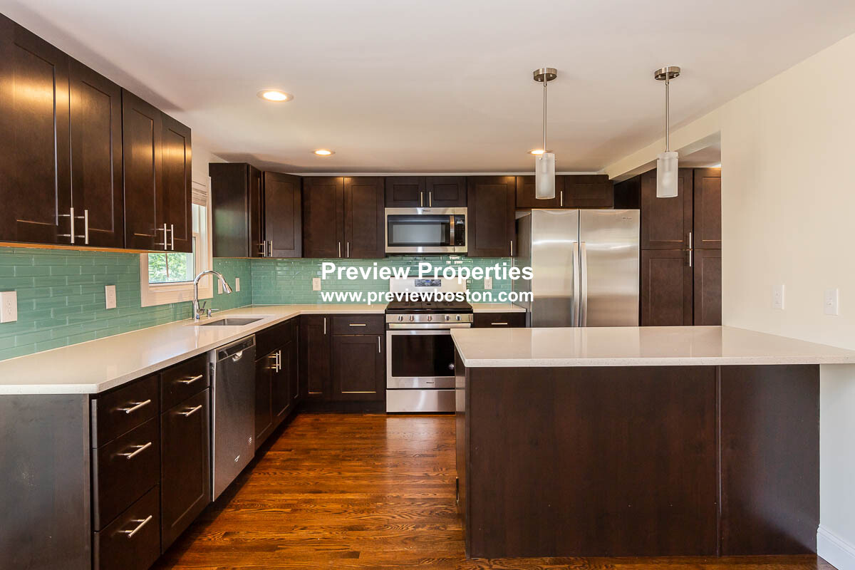 77 Rock Glen Rd, Medford