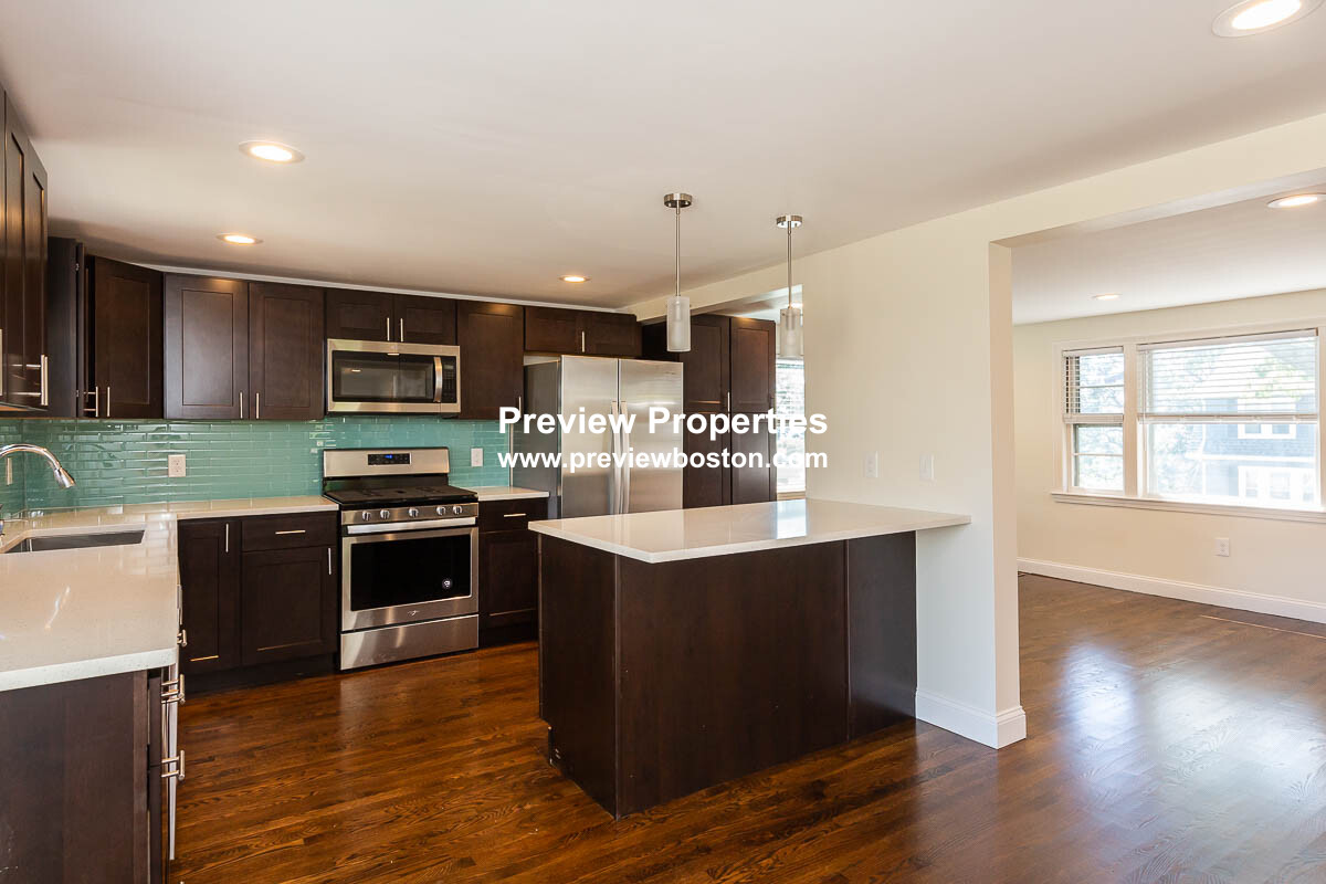 77 Rock Glen Rd, Medford