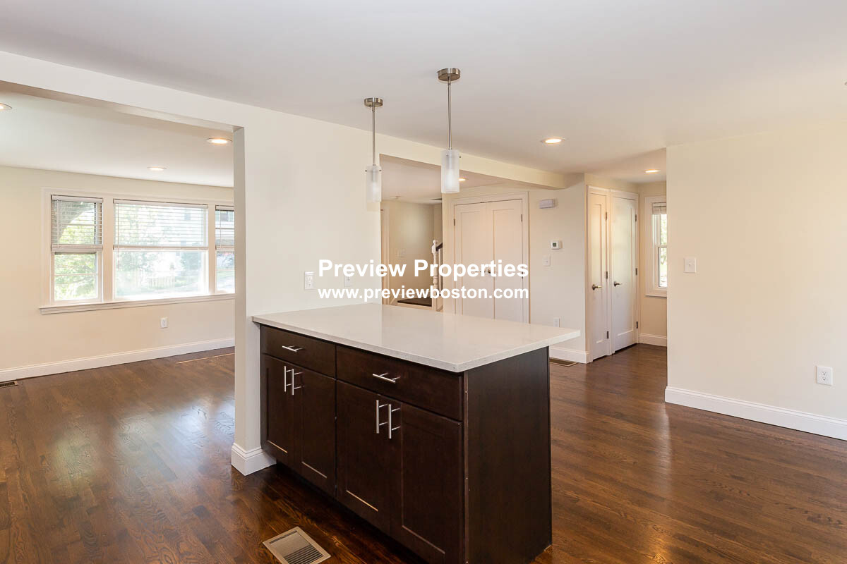 77 Rock Glen Rd, Medford