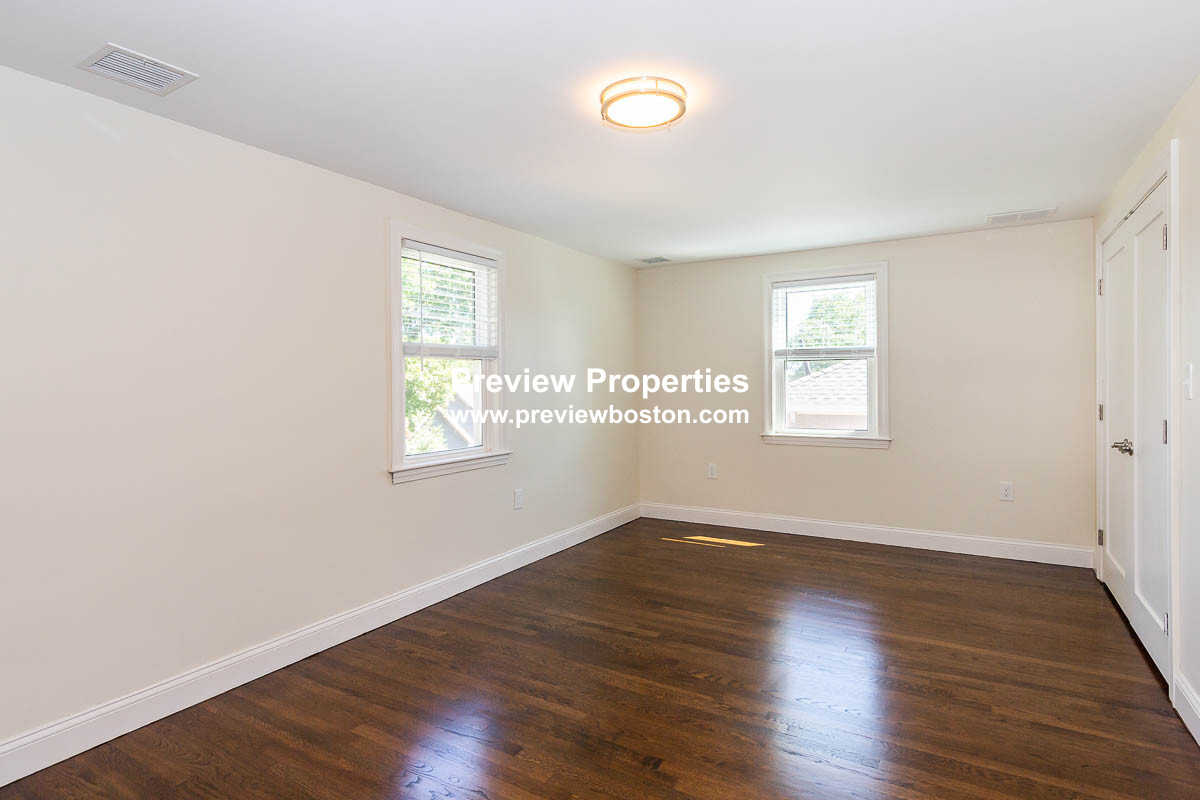 77 Rock Glen Rd, Medford