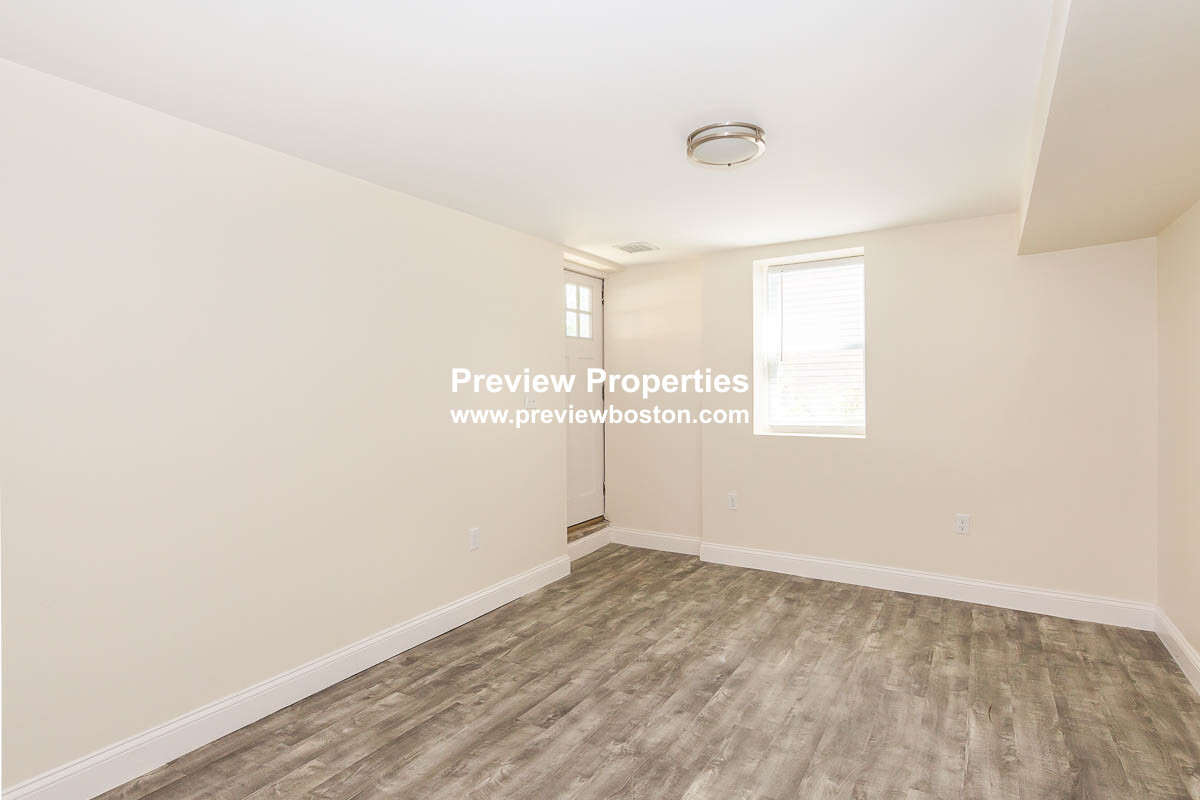 77 Rock Glen Rd, Medford