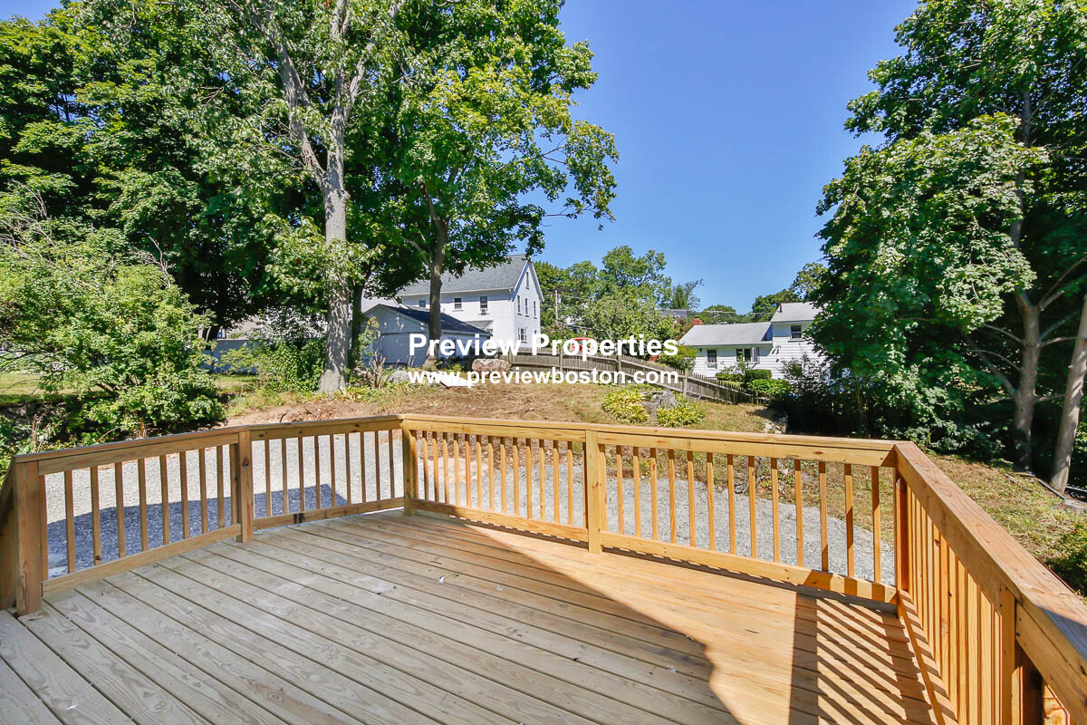 77 Rock Glen Rd, Medford