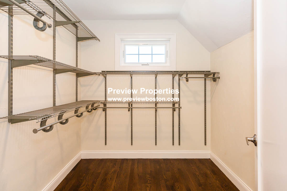 77 Rock Glen Rd, Medford