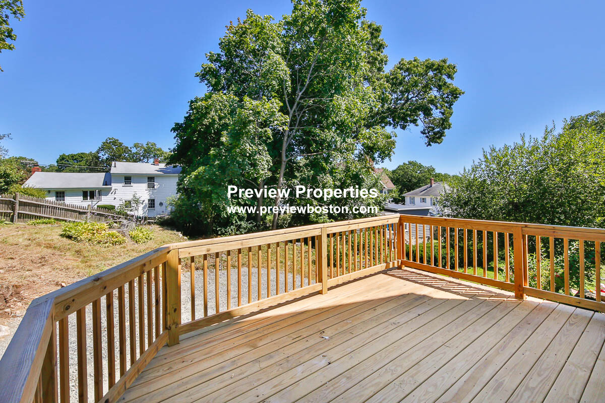 77 Rock Glen Rd, Medford