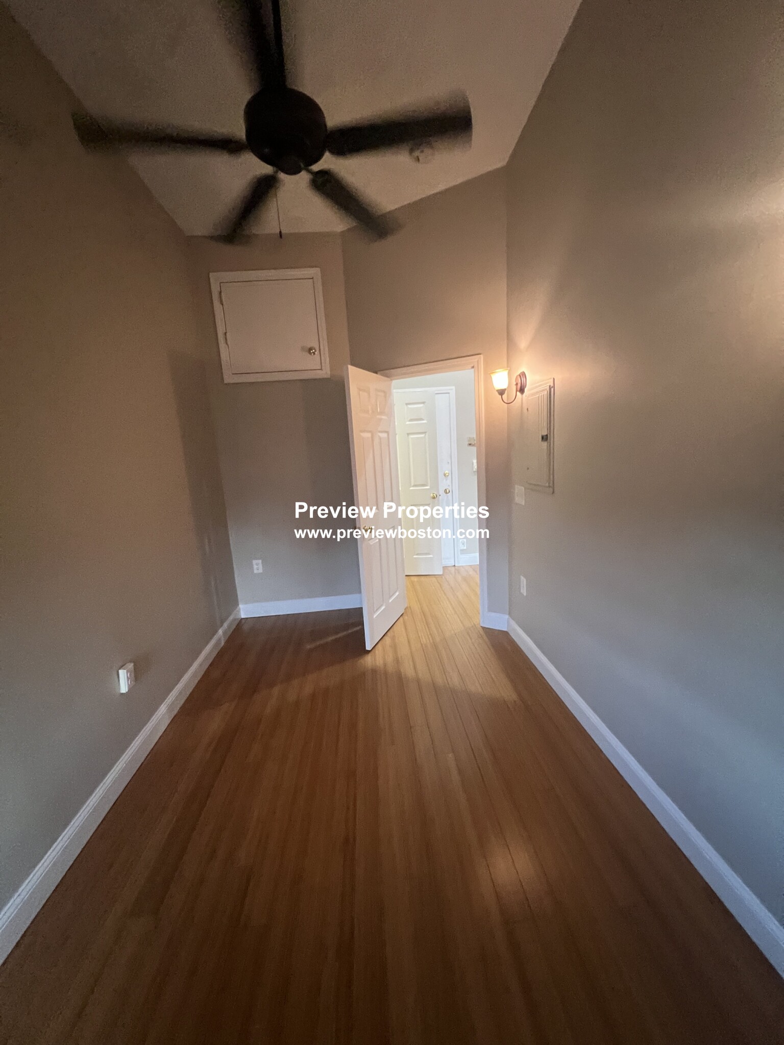 252 Newbury St, Back Bay